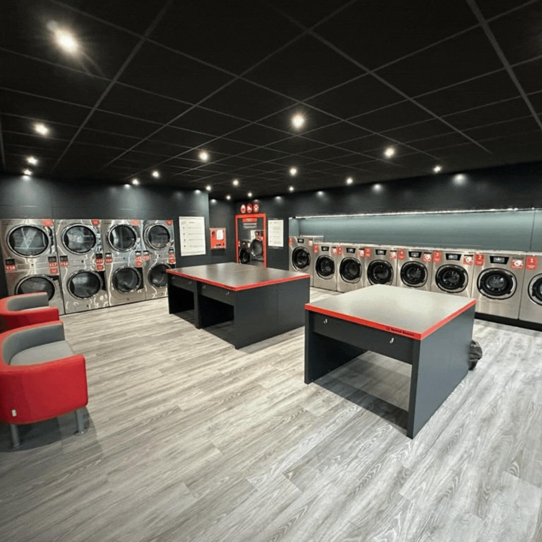 Speed Queen wasserette Assen — ruime wasserette met zithoek